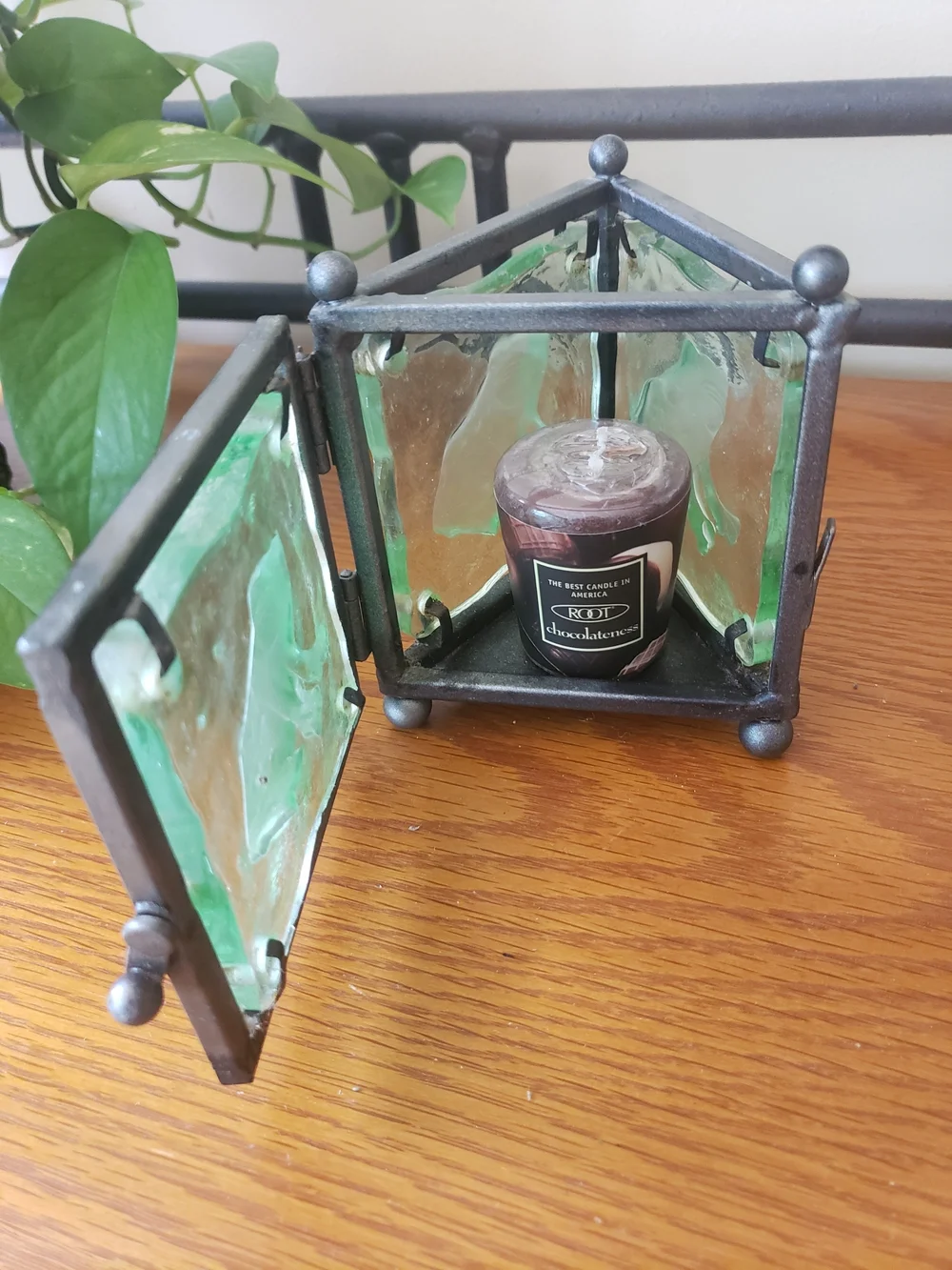 Green Frog Glass Tealight Candle Holder with Iron Frame